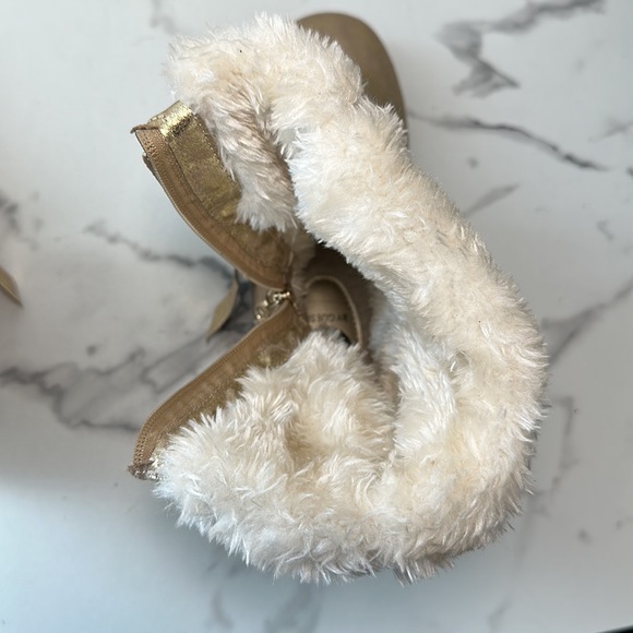 New- GUESS gold foil “look” boots - Picture 10 of 16